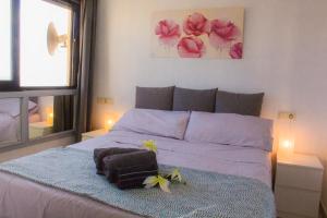 Posteľ alebo postele v izbe v ubytovaní Aloha Playa Apartment with panoramic sea view and pools + 37 fotografií