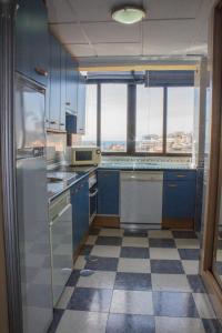 Kuchyňa alebo kuchynka v ubytovaní Aloha Playa Apartment with panoramic sea view and pools