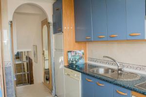 Kuchyňa alebo kuchynka v ubytovaní Aloha Playa Apartment with panoramic sea view and pools