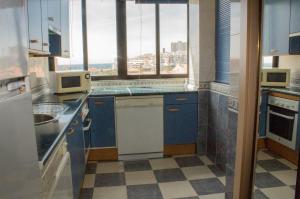 Kuchyňa alebo kuchynka v ubytovaní Aloha Playa Apartment with panoramic sea view and pools
