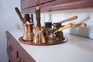 a group of cooking utensils sitting on top of a counter at Rodia in Kynopiástai