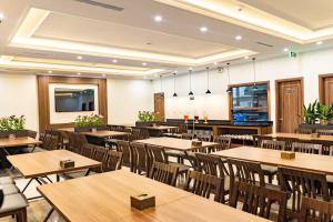 Restavracija oz. druge možnosti za prehrano v nastanitvi Khách sạn Hercury FLC Sầm Sơn