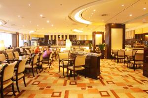 A restaurant or other place to eat at Beijing Continental Grand Hotel