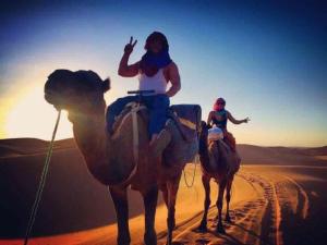Επισκέπτες που μένουν στο Obira Oasis Merzouga Camp
