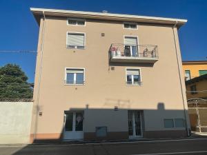 Budova, kde se apartmán nachází + 3 fotografie