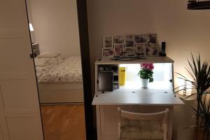 a room with a bed and a table with a microwave at 3-Zimmer-Wohnung in Märchenstadt! in Heidelberg