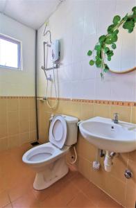 Kúpeľňa v ubytovaní Embun Sky Cottage - Kota Bharu, WIFI, 6 - 8 Pax