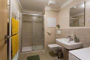 Koupelna v ubytování Útulný byt s výhľadom na Tatry