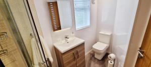 Ένα μπάνιο στο Marthys House With Hot Tub Looe +32 φωτογραφίες