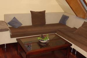 A seating area at Ático Anllóns
