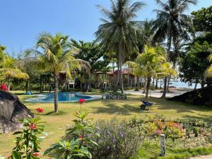 Bazén v ubytování Cay Sao Resort nebo v jeho okolí