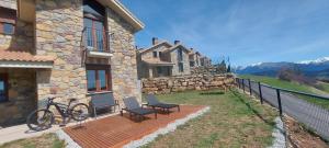 a bike sitting on a deck in front of a house at La Cabra Trepadora in Neril