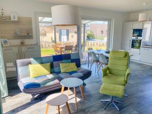 Χώρος καθιστικού στο Haus am See mit Sauna und Kamin