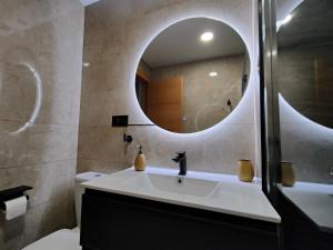 A bathroom at Budha Luxury Apartment Centro Histórico de Málaga