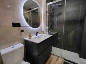 A bathroom at Budha Luxury Apartment Centro Histórico de Málaga