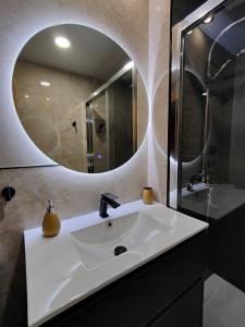 A bathroom at Budha Luxury Apartment Centro Histórico de Málaga