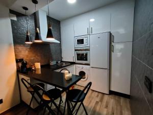 A kitchen or kitchenette at Budha Luxury Apartment Centro Histórico de Málaga