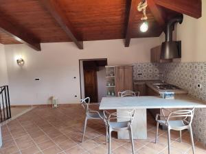 A kitchen or kitchenette at Masseria Le Zavattole