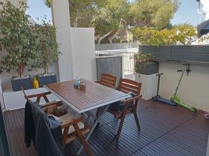 Balkón alebo terasa v ubytovaní PLAYA ALMARDA,PISCINA,2 TERRAZAS,WIFI,PARKING,BBQ,TRANQUILo
