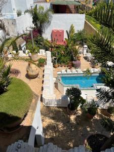 Бассейн в RIAD OASIS D'ASILAH или поблизости
