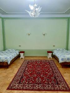 Postel nebo postele na pokoji v ubytování Royal Boutique Hotel on Kievyan