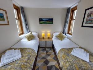 Кровать или кровати в номере Shetland Cottage Kincraig