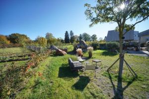 Ein Garten an der Unterkunft Flora auf Gut Guntrams