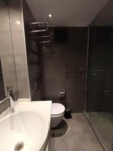 A bathroom at Star of İstanbul Residence