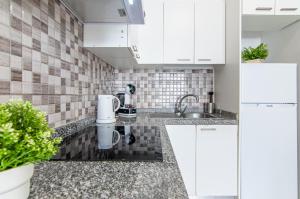 Kuchyň nebo kuchyňský kout v ubytování Central 2 Bedroom Apartment Playa de las Americas