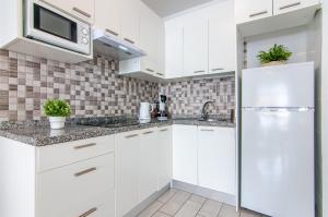 Kuchyň nebo kuchyňský kout v ubytování Central 2 Bedroom Apartment Playa de las Americas