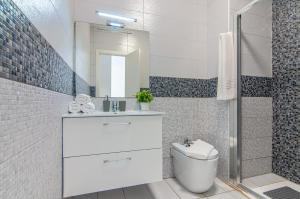 Koupelna v ubytování Central 2 Bedroom Apartment Playa de las Americas