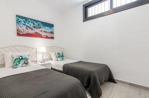 Postel nebo postele na pokoji v ubytování Central 2 Bedroom Apartment Playa de las Americas