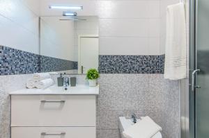 Koupelna v ubytování Central 2 Bedroom Apartment Playa de las Americas