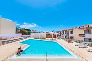 Bazén v ubytování Central 2 Bedroom Apartment Playa de las Americas nebo v jeho okolí