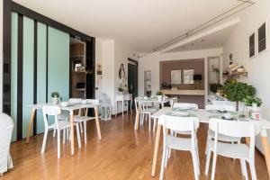 Reštaurácia alebo iné gastronomické zariadenie v ubytovaní Le 2 Perle 2.0