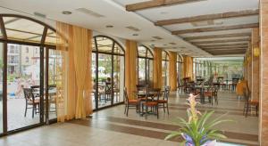 A restaurant or other place to eat at Royal Sun Holiday Apartments