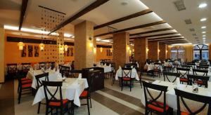 A restaurant or other place to eat at Royal Sun Holiday Apartments