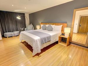 A bed or beds in a room at Hotel CLARUM 101