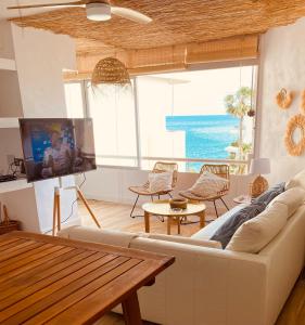 Una televisión o centro de entretenimiento en ALTEA BEACHGATE 2 ACCESO DIRECTO A LA PLAYA