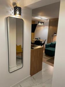 Kuchyňa alebo kuchynka v ubytovaní PM RESIDENCE KORFANTEGO 8