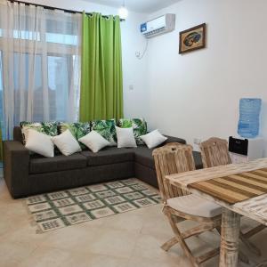 אזור ישיבה ב-HavenHouse Kijani - 1 Bedroom Beach Apartment with Swimming Pool