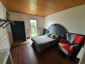 Ένα ή περισσότερα κρεβάτια σε δωμάτιο στο Auberge des etiers chambres d'hôtes