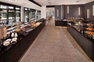 a restaurant with a buffet line with food on display at INNSiDE by Meliá Wolfsburg in Wolfsburg