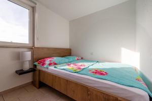 Posteľ alebo postele v izbe v ubytovaní Apartments Villa Agape Vir