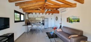 a living room with a couch and a kitchen at Villa Giulia in Porto-Vecchio