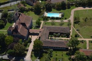 an aerial view of a house with a swimming pool at Hotel Restaurant Le Grézalide in Grèzes