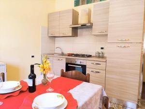 Kuchyň nebo kuchyňský kout v ubytování Casa Vacanze Le Querce
