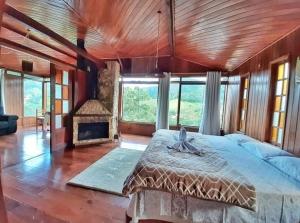 Cama ou camas em um quarto em Pousada Colibri Serrano