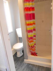 a bathroom with a shower with a colorful shower curtain at Sam Residence Hotel in Blackpool