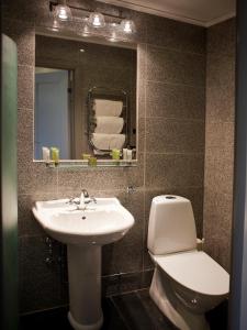 Ett badrum på Stora Hotellet Osby